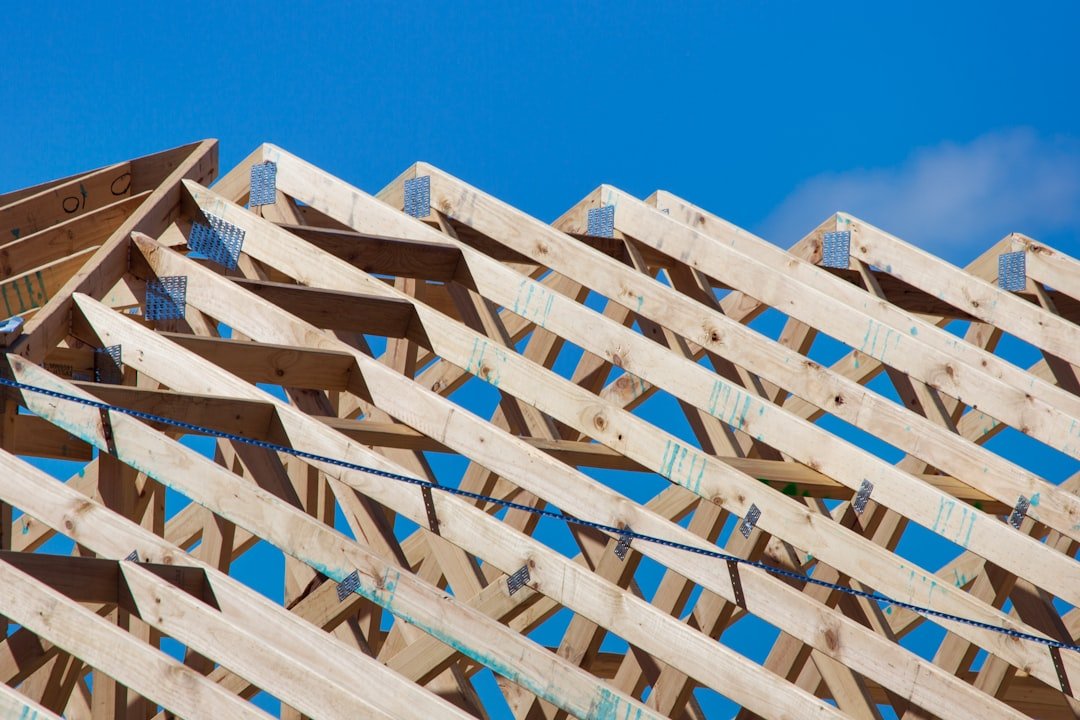 Home New home building – Timber and roof trusses.